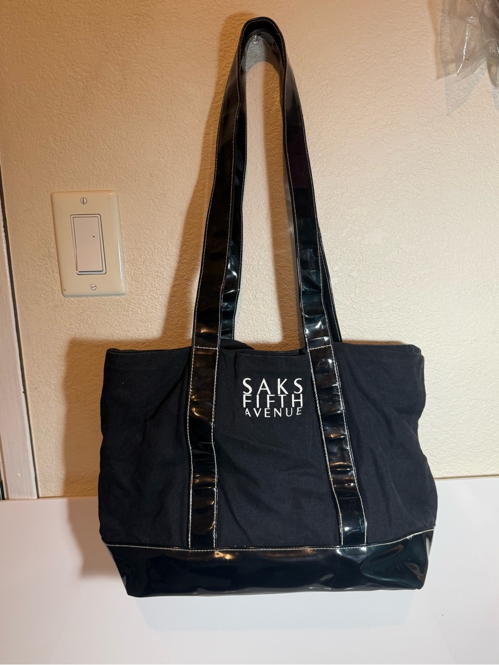 Black SAKS FIFTH AVENUE Tote Bag Vinyl Straps